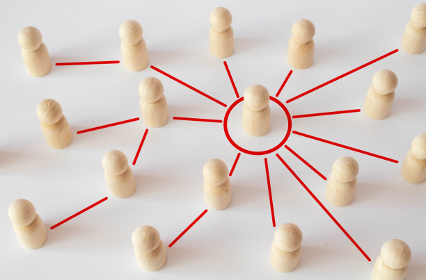 连接图标人木制方块的社交媒体网络图片下载