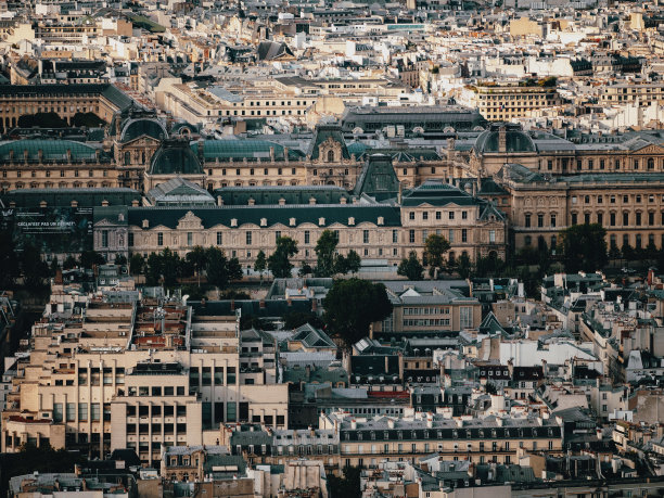 巴黎博物馆和标志性建筑上空的航拍照片图片下载