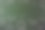 用白色粉笔在绿色黑板上画出了冠状病毒分子图片下载