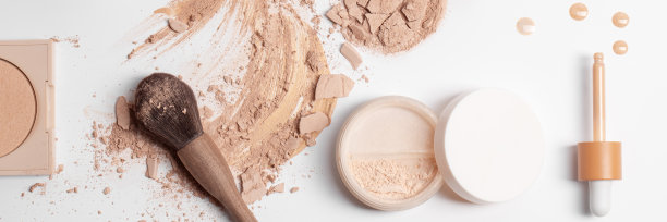 集崩溃米色面整理，古铜色和液体血清粉末，零废木整理粉末刷隔离在白色背景图片下载