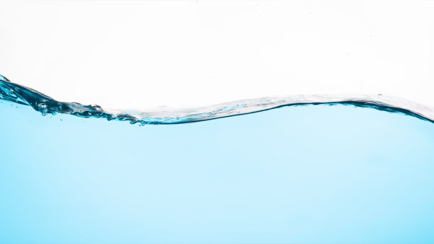 水波带着气泡，孤立在白色背景上。图片下载