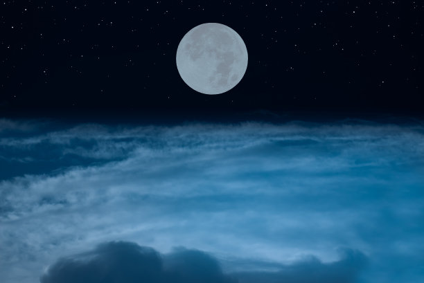 天上有一轮圆月。图片下载