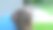 两个年轻的白人女孩在公共城市公园玩捉迷藏图片下载