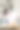 有创意的潮女艺术家在大帆布画架上用油彩作画图片下载