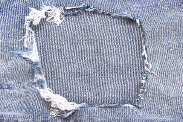 蓝色牛仔布框架纹理与撕裂图案抽象的背景和空间图片下载
