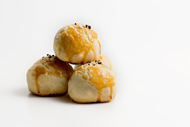 传统中秋月饼孤立在白色上。图片下载