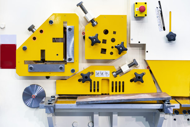 液压冲床、剪切机，用于工业加工过程中切割各种形状的金属，如弯管、方杆、u形槽等图片下载