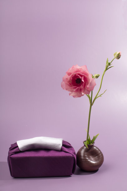 以韩国传统裹布的色彩为背景。包装布礼品包装。图片下载