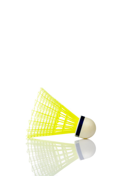 白色背景的羽毛球或羽毛球图片下载