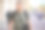 成熟的男人背着斜挎包和户外背包。图片下载