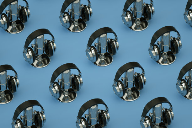 复古旧麦克风和耳机，复古风格，蓝色背景图片下载