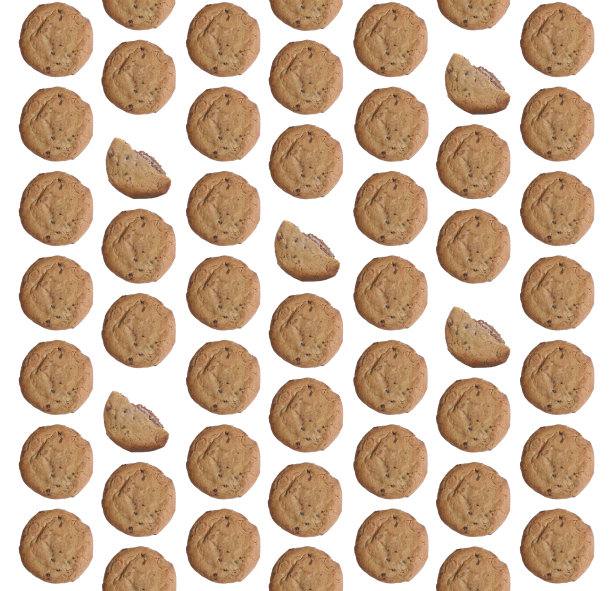 巧克力曲奇饼和半碎曲奇饼的图案，孤立在白色背景上图片下载