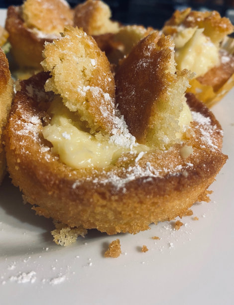 在英国自制的蝴蝶蛋糕图片下载