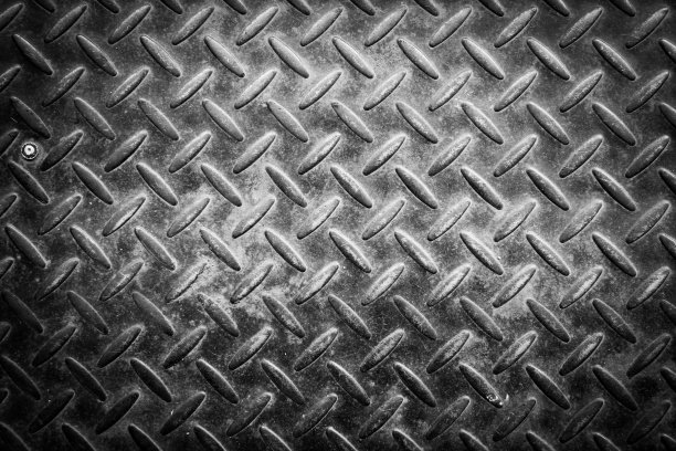 旧和垃圾黑色钻石板或金属钢地板背景图片下载