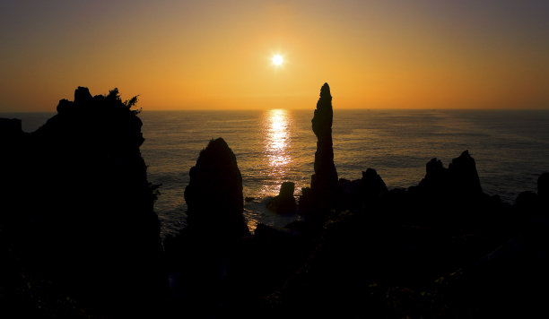 江原道川岩海曹大宝威岩的日出图片下载