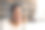 美丽的黑人女性在家里戴着无线耳机听音乐的肖像图片下载