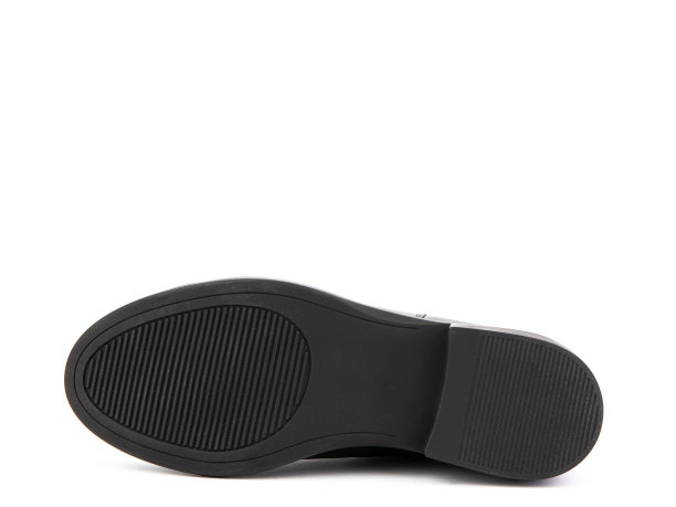 女士的秋天切尔西黑色皮靴孤立的白色背景。鞋子侧面。时尚的鞋。鞋店概念摄影图片下载