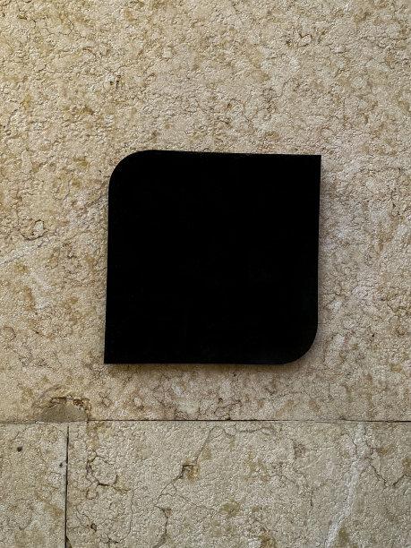 空的黑色标志在旧墙上图片下载
