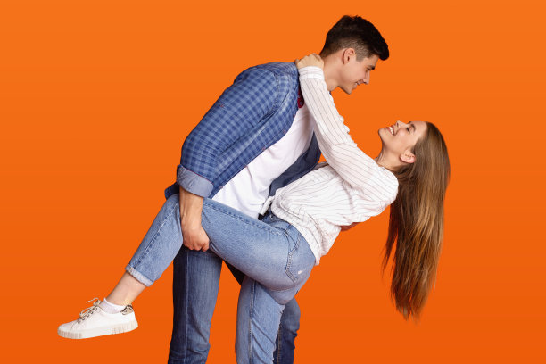 在浪漫的约会和空闲时间一起跳舞图片下载