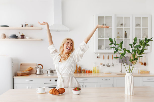 美好的早晨，幸福的情绪和在家独处的好心情图片下载