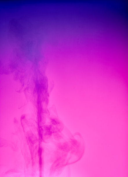 烟雾扩散与霓虹灯照明图片下载