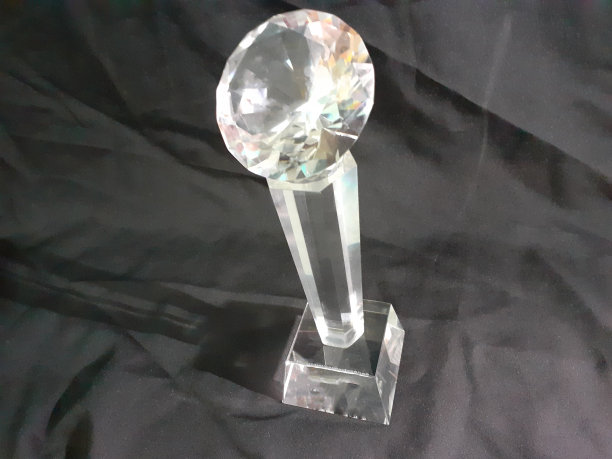 玻璃奖杯，透明玻璃奖杯图片下载