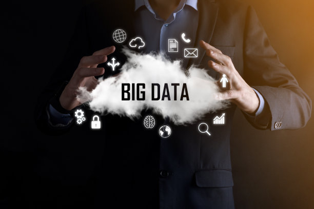 商人手持“大数据”题词。挂锁，大脑，人，行星，图形，放大镜，齿轮，云，网格，文件，信件，电话图标。图片下载