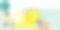 审计概念。在审核财务报告时，审计师坐在桌子旁。图片下载