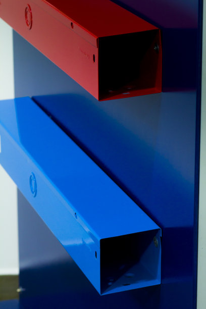 关闭电缆管道。电缆敷设金属通道图片下载