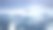 一只帝企鹅站在冰川上的暴风雪中，欣赏着大海。冬季自然条件下巨大的高冰川。3 d渲染。图片下载