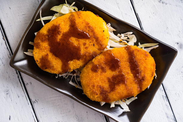 炸猪排配炸猪排酱图片下载