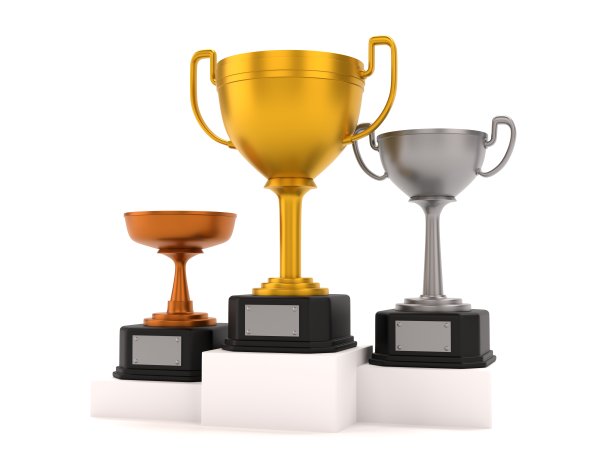 在领奖台上获得金牌、银牌和铜牌图片下载