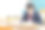 亚洲女学生在教室里学习，穿着校服，图片下载