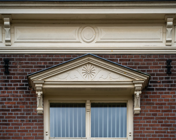 带有建筑装饰的建筑物的细节图片下载