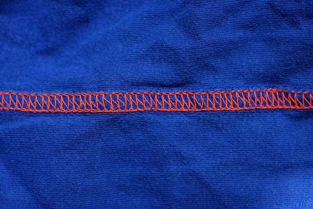 蓝色布料质地来自旧的皱巴巴的织物图片下载