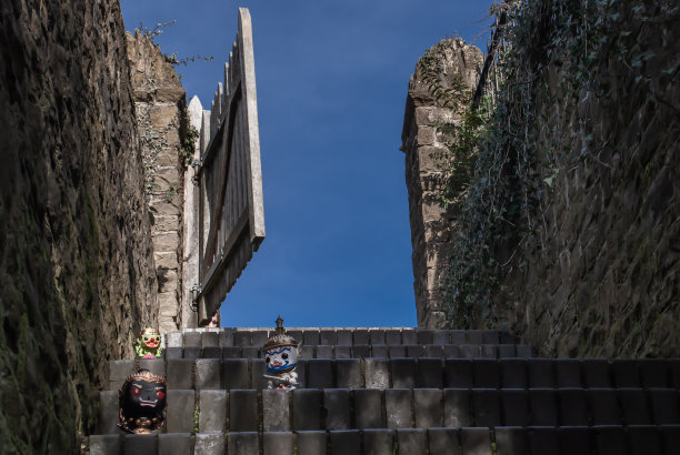 拉瓦纳，女巨人和哈努曼在英国旅行的快乐旅行者。图片下载