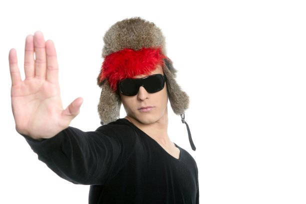 疯狂的冬季男孩，雪帽，垃圾摇滚的现代造型图片下载