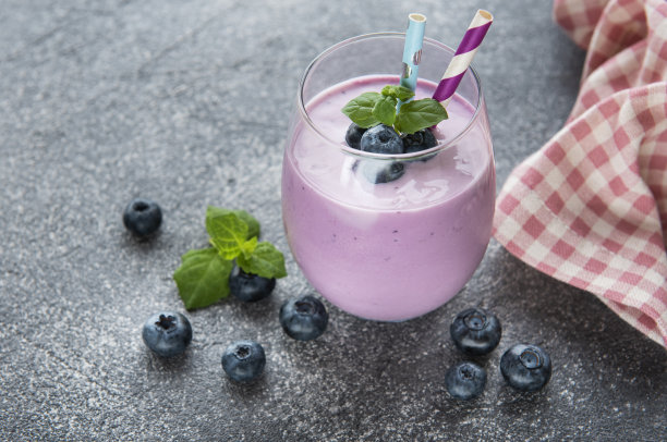 一杯蓝莓酸奶图片下载
