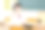 亚洲女学生在教室里学习，穿着校服，图片下载