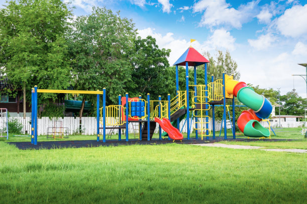 公园里五颜六色的操场。图片下载