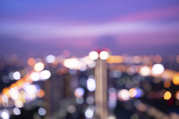 模糊的城市交通灯在晚上图片下载