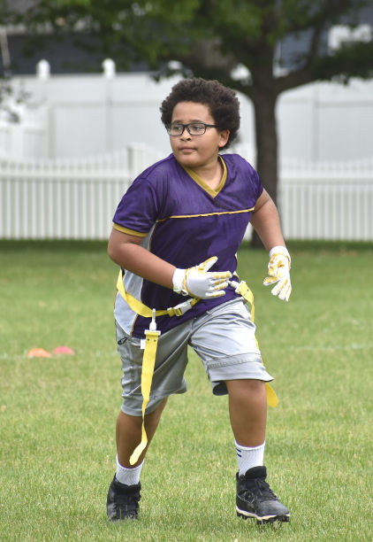 腰旗橄榄球：跑动掩护图片下载