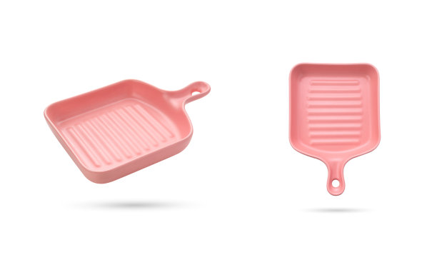 白色背景上有把手的经典陶瓷砂锅菜图片下载