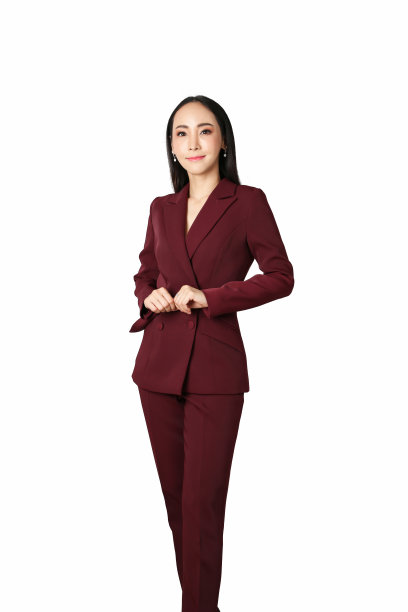 微笑的亚洲女商人看着相机在白色的背景。使用剪切路径图片下载