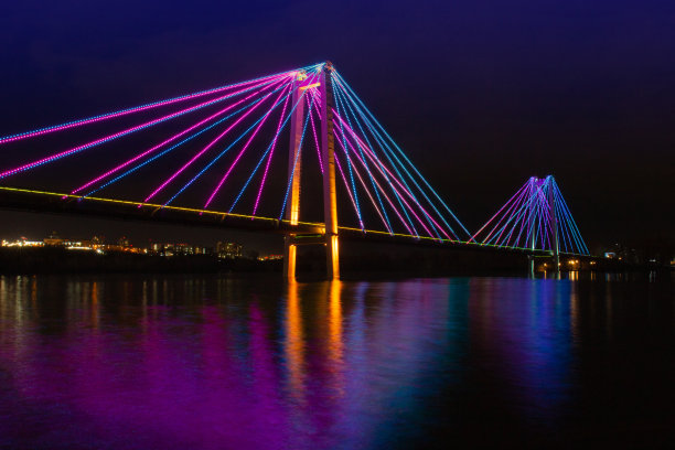 照亮吊桥图片下载