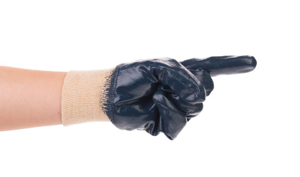 戴着防护手套的手指示方向。图片下载