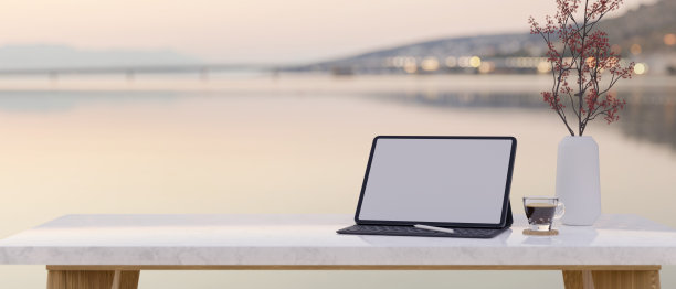 自由的空间，空的空间在白色大理石桌子孤立和装饰与湖景在背景图片下载