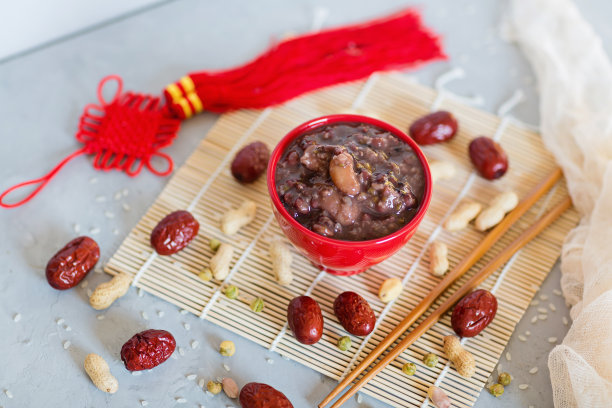 中国传统食物，腊八粥。早餐麦片，健康饮食。腊八节、中国新年、春节概念图片下载