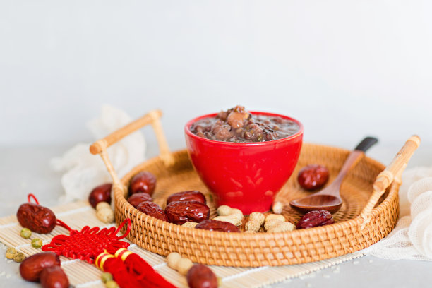 中国传统食物，腊八粥。早餐麦片，健康饮食。腊八节、中国新年、春节概念图片下载