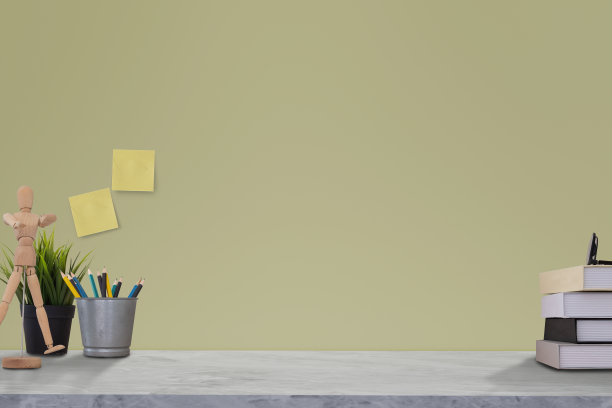 大理石桌子与工作空间复古墙壁的产品或图形蒙太奇。图片下载